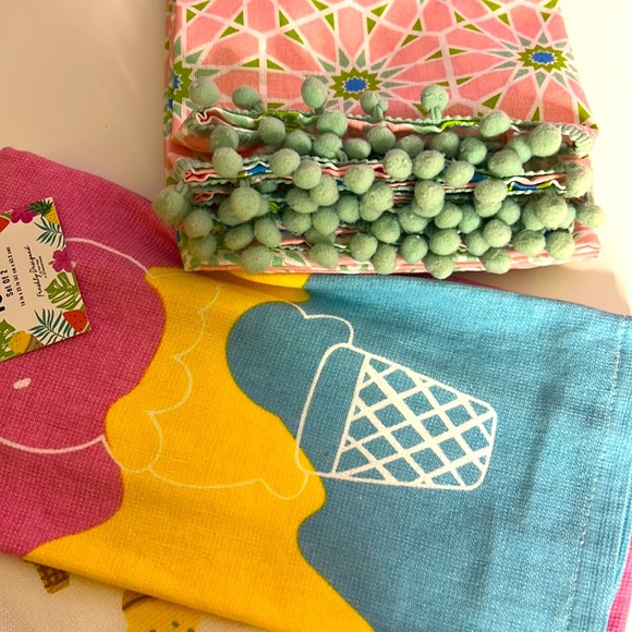 A set of Kitchen Towel and Napkins - Picture 7 of 7